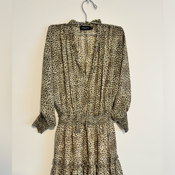 Fun & flattering leopard print dress - Picture 1 of 4
